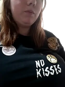 Snapshot of bellita13 chatting on October 22, 2025, 4:40 pm bellita13 online show from October 22, 2025, 4:40 pm