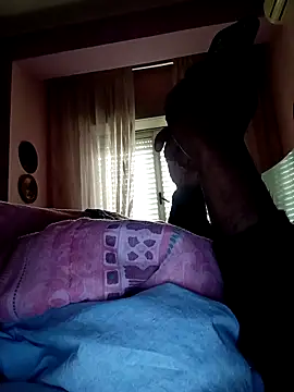 estrogeni online show from April 13, 2026, 6:30 am