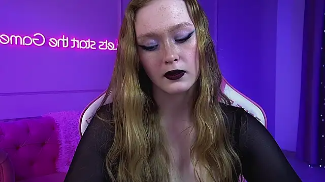 AgataFoxley online show from May 5, 2026, 6:32 am