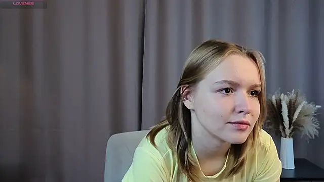 VinnieSerrano online show from October 11, 2025, 3:10 pm