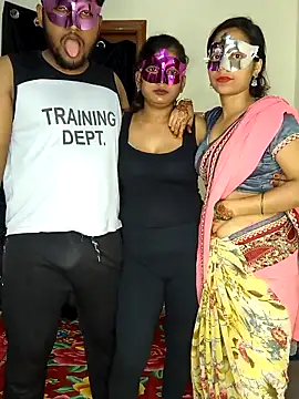 Family02 online show from September 17, 2025, 4:08 pm