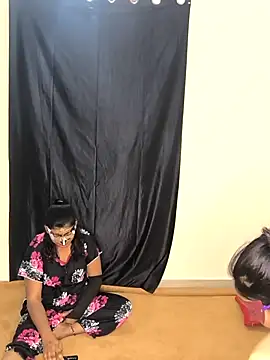 Family02 online show from October 18, 2025, 4:41 pm