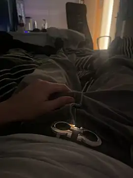 Snapshot of elox33 chatting on April 15, 2026, 1:40 pm elox33 online show from April 15, 2026, 1:40 pm