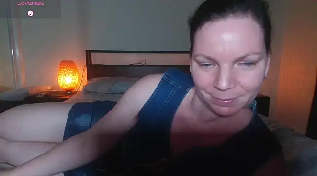 aussiepeaches online show from March 10, 2025, 11:32 am