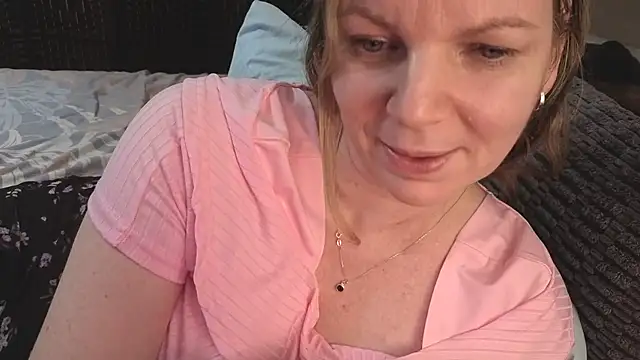 aussiepeaches online show from March 10, 2026, 12:21 pm