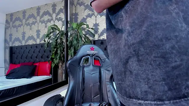 Lean Portman online show from April 16, 2026, 3:02 pm