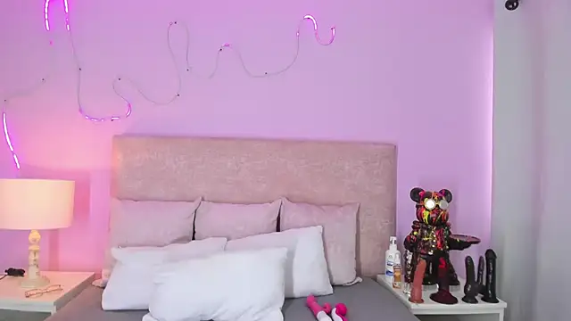 EmaRae1499 online show from November 21, 2025, 7:34 pm