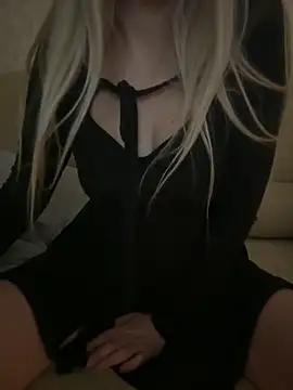 Nikihot   online show from December 19, 2025, 11:23 pm