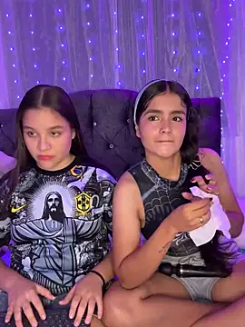 Snapshot of Ashley_and_Zoe chatting on September 11, 2025, 10:54 pm Ashley and Zoe online show from September 11, 2025, 10:54 pm