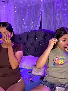 Snapshot of Ashley_and_Zoe chatting on September 16, 2025, 6:42 pm Ashley and Zoe online show from September 16, 2025, 6:42 pm