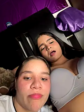 Snapshot of Ashley_and_Zoe chatting on November 2, 2025, 1:08 am Ashley and Zoe online show from November 2, 2025, 1:08 am