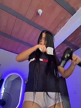 Snapshot of Ashley_and_Zoe chatting on November 29, 2025, 4:32 pm Ashley and Zoe online show from November 29, 2025, 4:32 pm