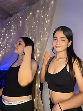 Snapshot of Ashley_and_Zoe chatting on January 5, 2026, 8:34 pm Ashley and Zoe online show from January 5, 2026, 8:34 pm