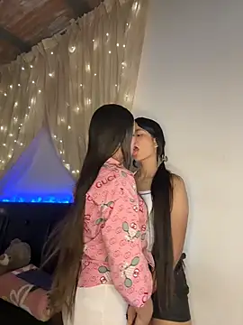 Snapshot of Ashley_and_Zoe chatting on January 10, 2026, 4:31 pm Ashley and Zoe online show from January 10, 2026, 4:31 pm