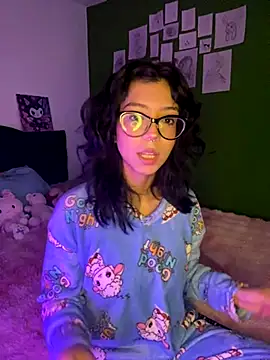 Snapshot of Valen-Foxx chatting on October 13, 2025, 5:18 am Valen-Foxx online show from October 13, 2025, 5:18 am