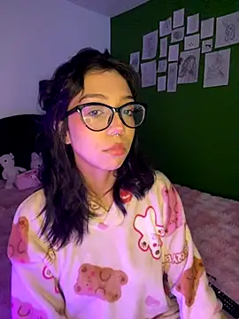 Snapshot of Valen-Foxx chatting on October 18, 2025, 5:32 am Valen-Foxx online show from October 18, 2025, 5:32 am