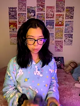 Snapshot of Valen-Foxx chatting on October 24, 2025, 5:59 am Valen-Foxx online show from October 24, 2025, 5:59 am