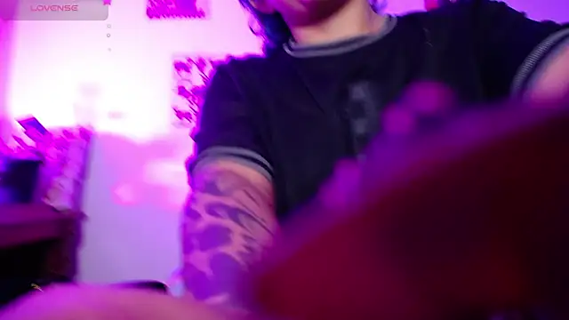 AlmaNanax online show from November 16, 2025, 4:18 am