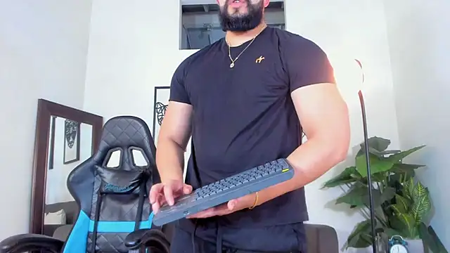 Justin kingX7 online show from May 5, 2026, 5:04 am
