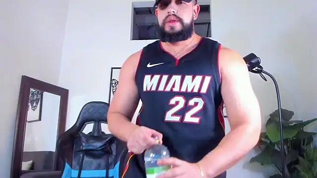 Justin kingX7 online show from May 19, 2026, 3:57 am