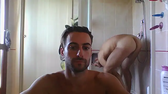 Amicisegreti online show from September 19, 2025, 10:27 am