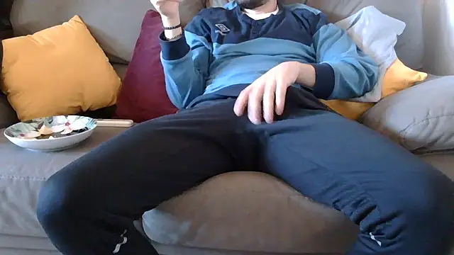 Amicisegreti online show from November 28, 2025, 7:33 am