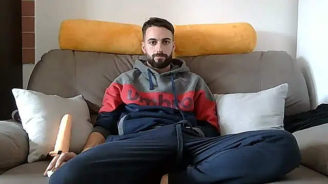 Amicisegreti online show from February 18, 2026, 12:12 pm