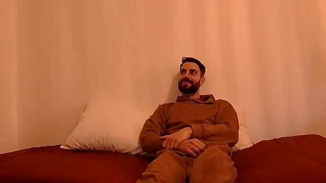 Amicisegreti online show from March 28, 2026, 4:17 pm