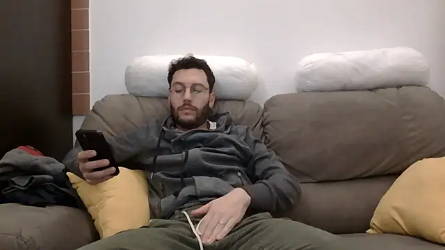 Amicisegreti online show from March 31, 2026, 8:20 pm