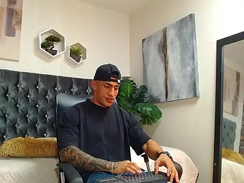 Snapshot of adrian_ray chatting on October 7, 2025, 5:43 pm adrian ray online show from October 7, 2025, 5:43 pm