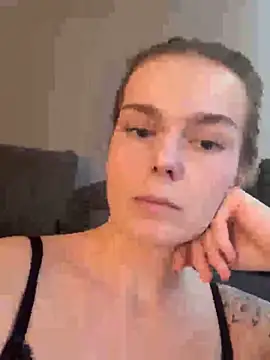 Snapshot of LisaFreier chatting on September 28, 2025, 3:17 pm LisaFreier online show from September 28, 2025, 3:17 pm