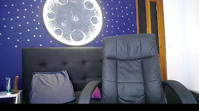 Olivia11  online show from September 13, 2025, 3:12 pm