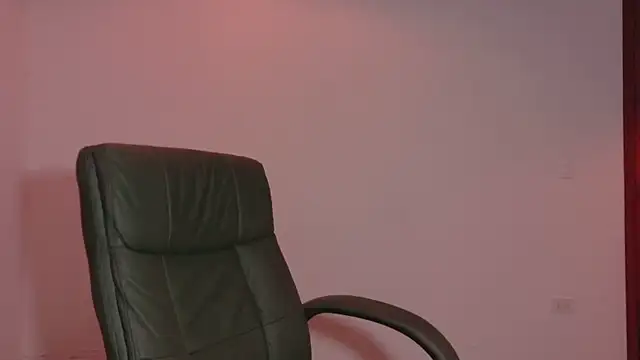 Olivia11  online show from November 8, 2025, 12:16 pm