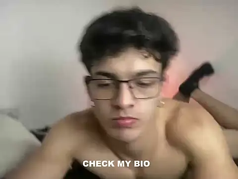 wilddesiree   online show from April 29, 2026, 3:43 am