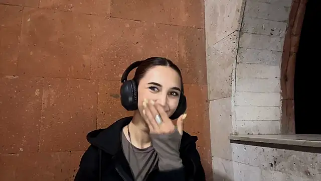 Snapshot of LinaMour chatting on September 11, 2025, 10:10 pm LinaMour online show from September 11, 2025, 10:10 pm