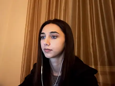 Snapshot of LinaMour chatting on September 21, 2025, 11:17 pm LinaMour online show from September 21, 2025, 11:17 pm