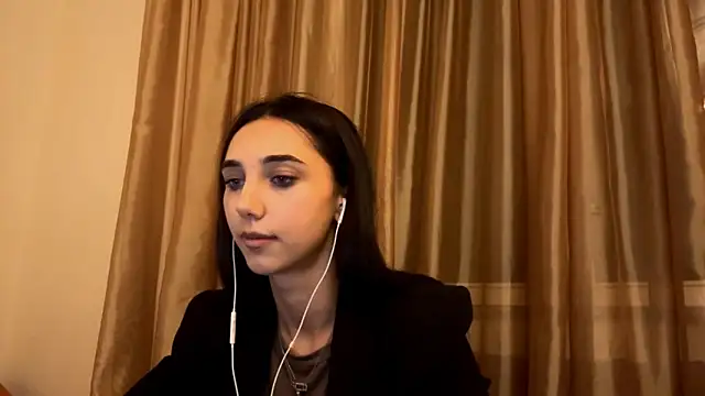 Snapshot of LinaMour chatting on September 22, 2025, 10:12 pm LinaMour online show from September 22, 2025, 10:12 pm