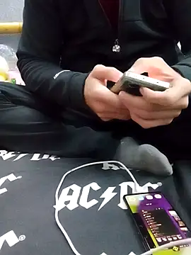 yazinyazin1 online show from December 19, 2025, 5:42 pm