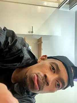 fitsexyman online show from October 24, 2025, 11:39 am