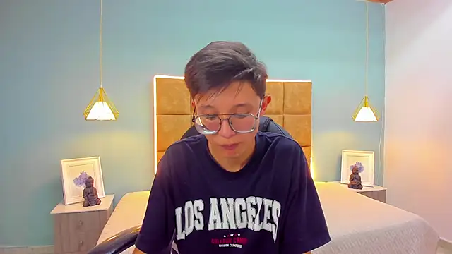 SantiagoRusso18 online show from October 14, 2025, 9:04 pm