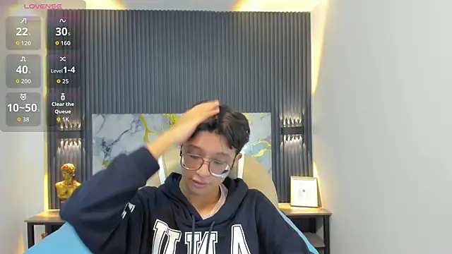 SantiagoRusso18 online show from October 29, 2025, 12:07 pm