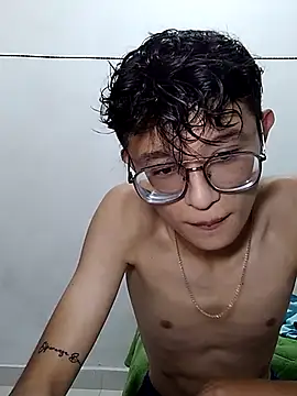 Snapshot of SantiagoRusso18 chatting on January 18, 2026, 9:07 pm SantiagoRusso18 online show from January 18, 2026, 9:07 pm