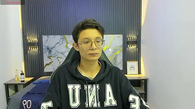 Snapshot of SantiagoRusso18 chatting on February 1, 2026, 7:34 pm SantiagoRusso18 online show from February 1, 2026, 7:34 pm