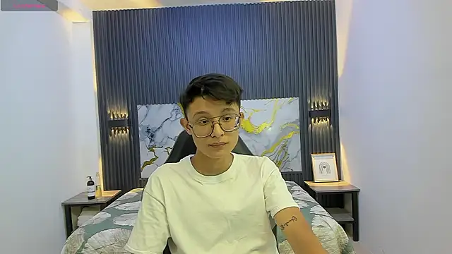 Snapshot of SantiagoRusso18 chatting on February 11, 2026, 7:19 pm SantiagoRusso18 online show from February 11, 2026, 7:19 pm