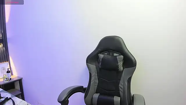 Snapshot of SantiagoRusso18 chatting on February 22, 2026, 8:07 pm SantiagoRusso18 online show from February 22, 2026, 8:07 pm