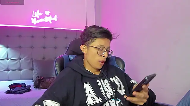 Snapshot of SantiagoRusso18 chatting on February 24, 2026, 1:09 pm SantiagoRusso18 online show from February 24, 2026, 1:09 pm