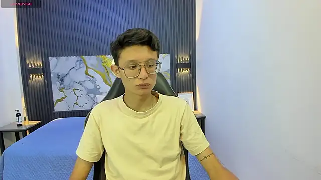 Snapshot of SantiagoRusso18 chatting on March 2, 2026, 7:10 pm SantiagoRusso18 online show from March 2, 2026, 7:10 pm