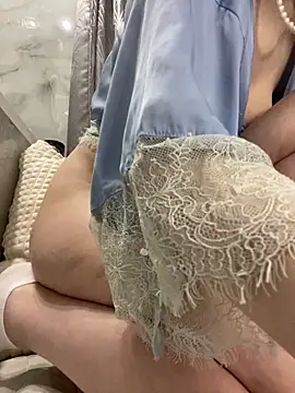 Kitty Kisss online show from April 13, 2026, 2:28 am