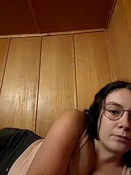 YoungLiisaxx online show from September 18, 2025, 6:10 pm