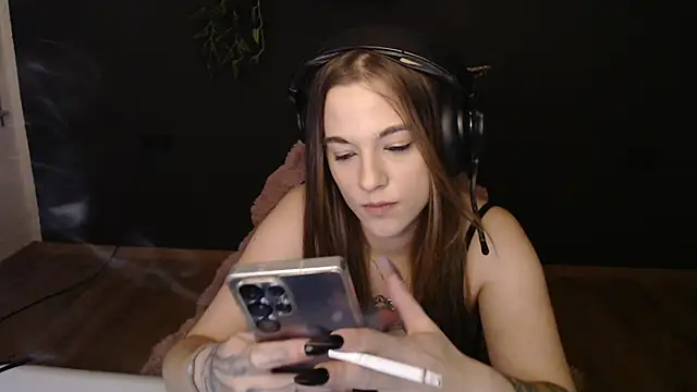 Luna Lynn online show from December 13, 2025, 9:09 pm